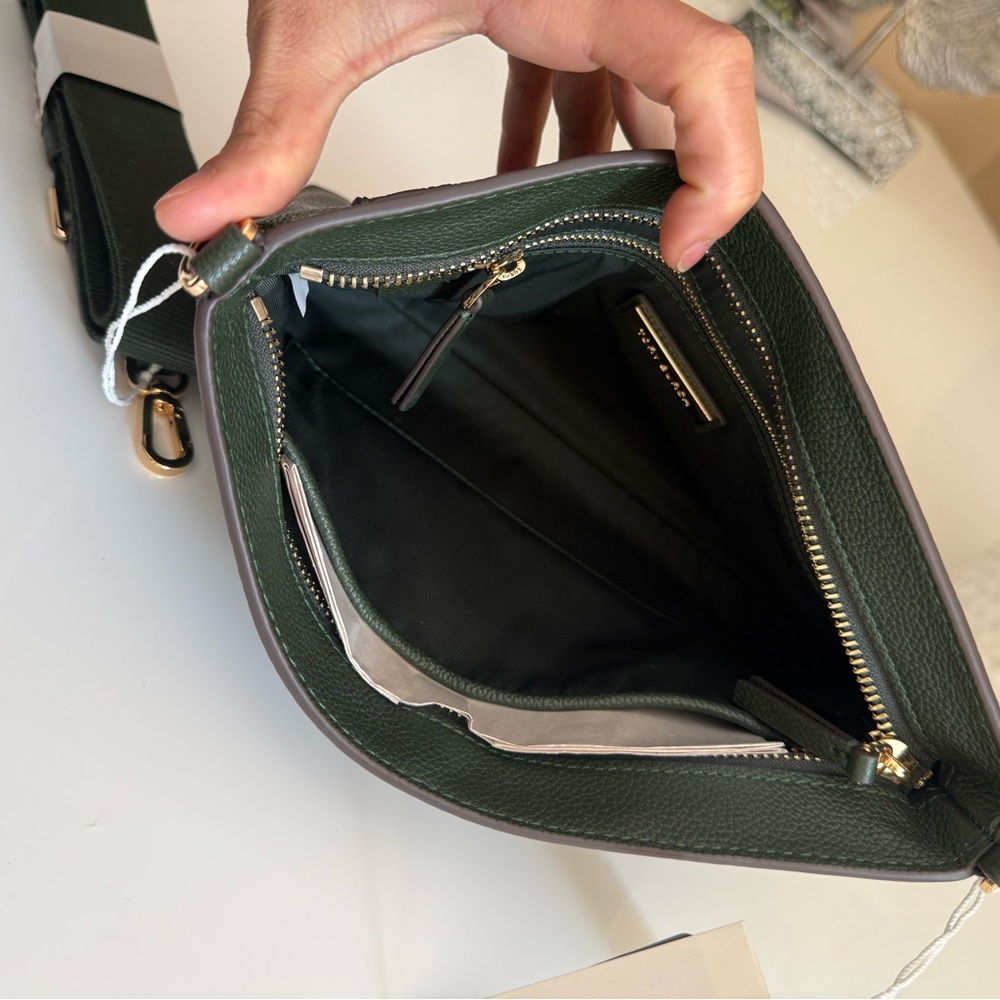 New, authentic Tory Burch blake swing crossbody bag in green - Picture 7 of 14